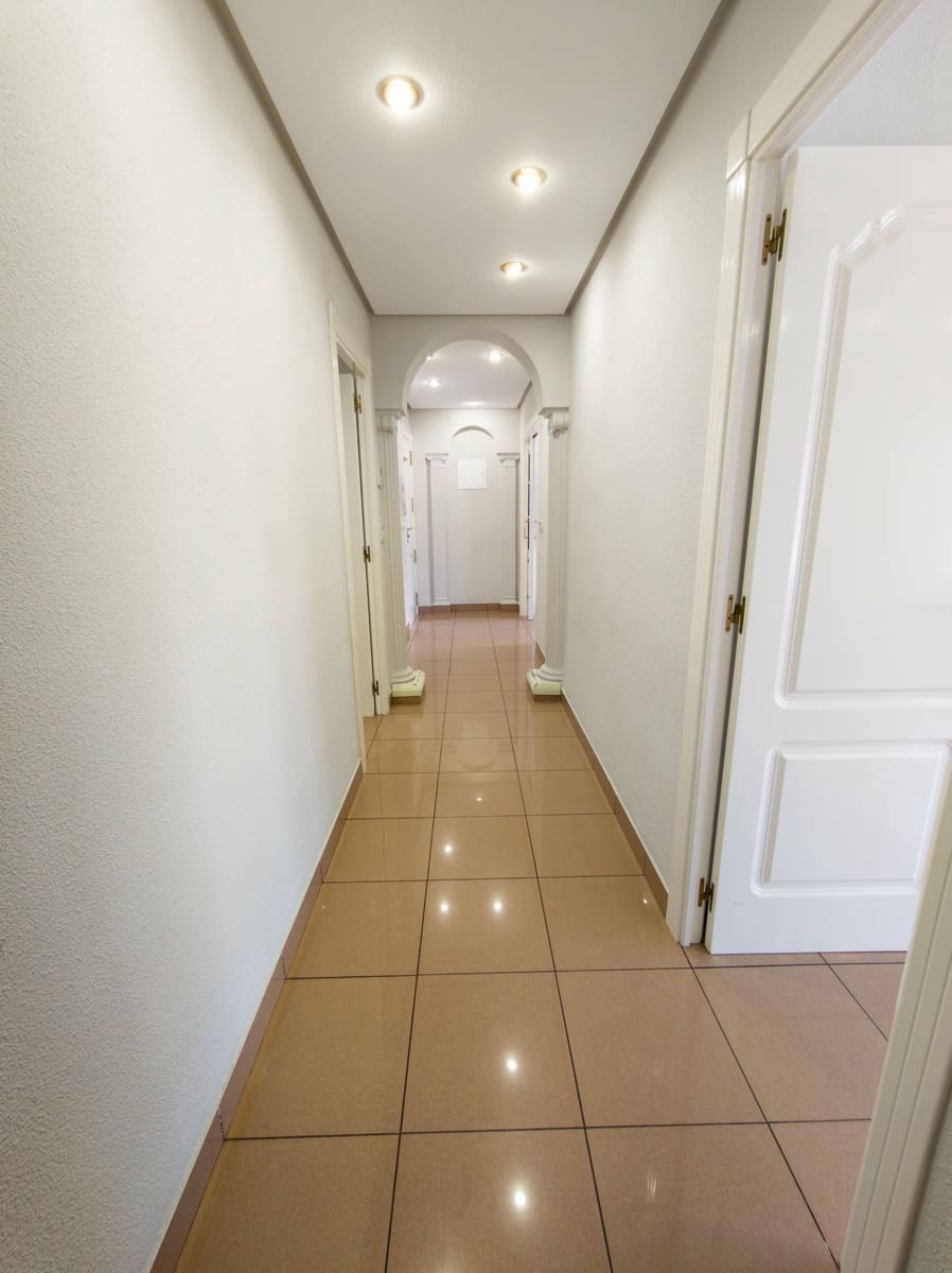 3 sovrum Lägenhet att hyra i Elche / Elx - 950 € (Ref: 9797319)