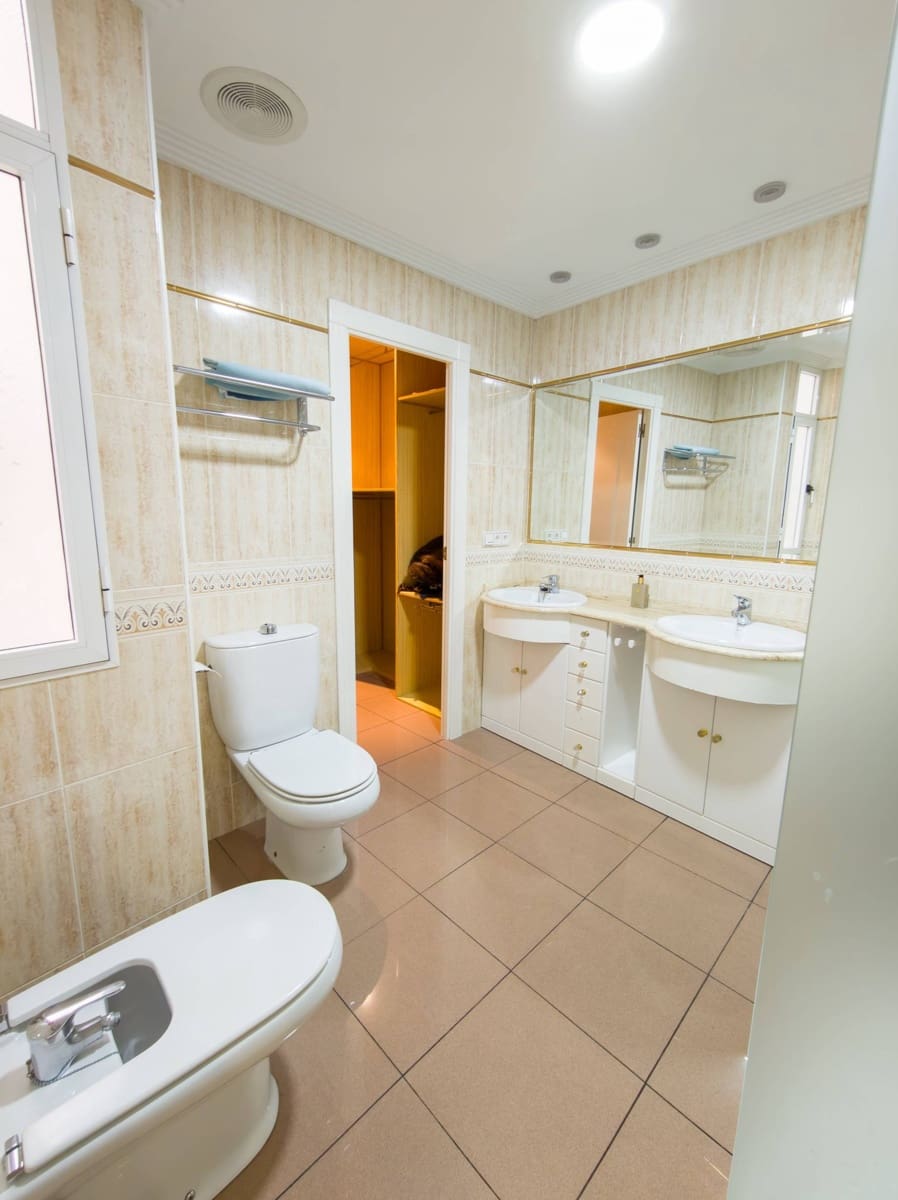 3 sovrum Lägenhet att hyra i Elche / Elx - 950 € (Ref: 9797319)