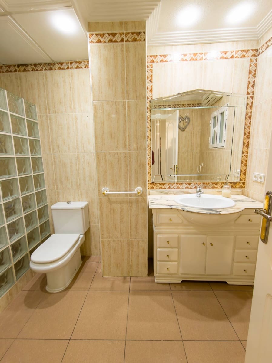 3 sovrum Lägenhet att hyra i Elche / Elx - 950 € (Ref: 9797319)