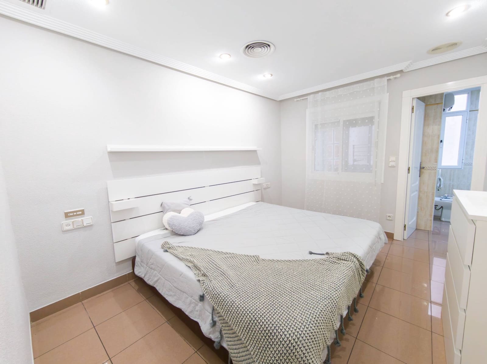 3 sovrum Lägenhet att hyra i Elche / Elx - 950 € (Ref: 9797319)