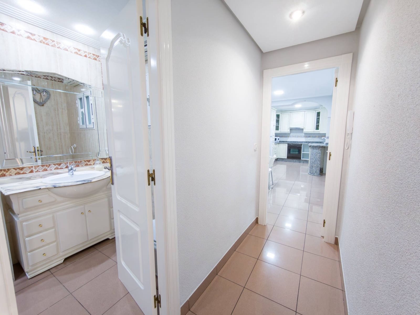 3 sovrum Lägenhet att hyra i Elche / Elx - 950 € (Ref: 9797319)