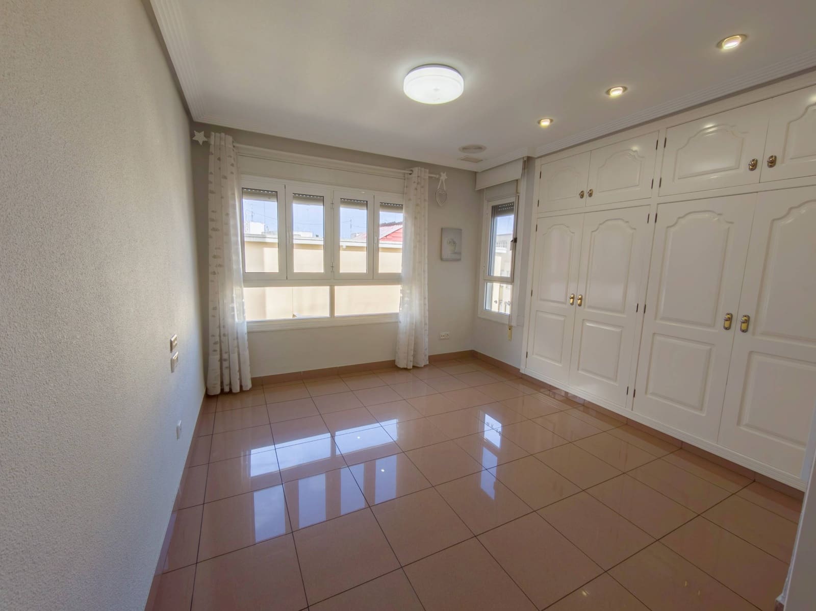 3 sovrum Lägenhet att hyra i Elche / Elx - 950 € (Ref: 9797319)