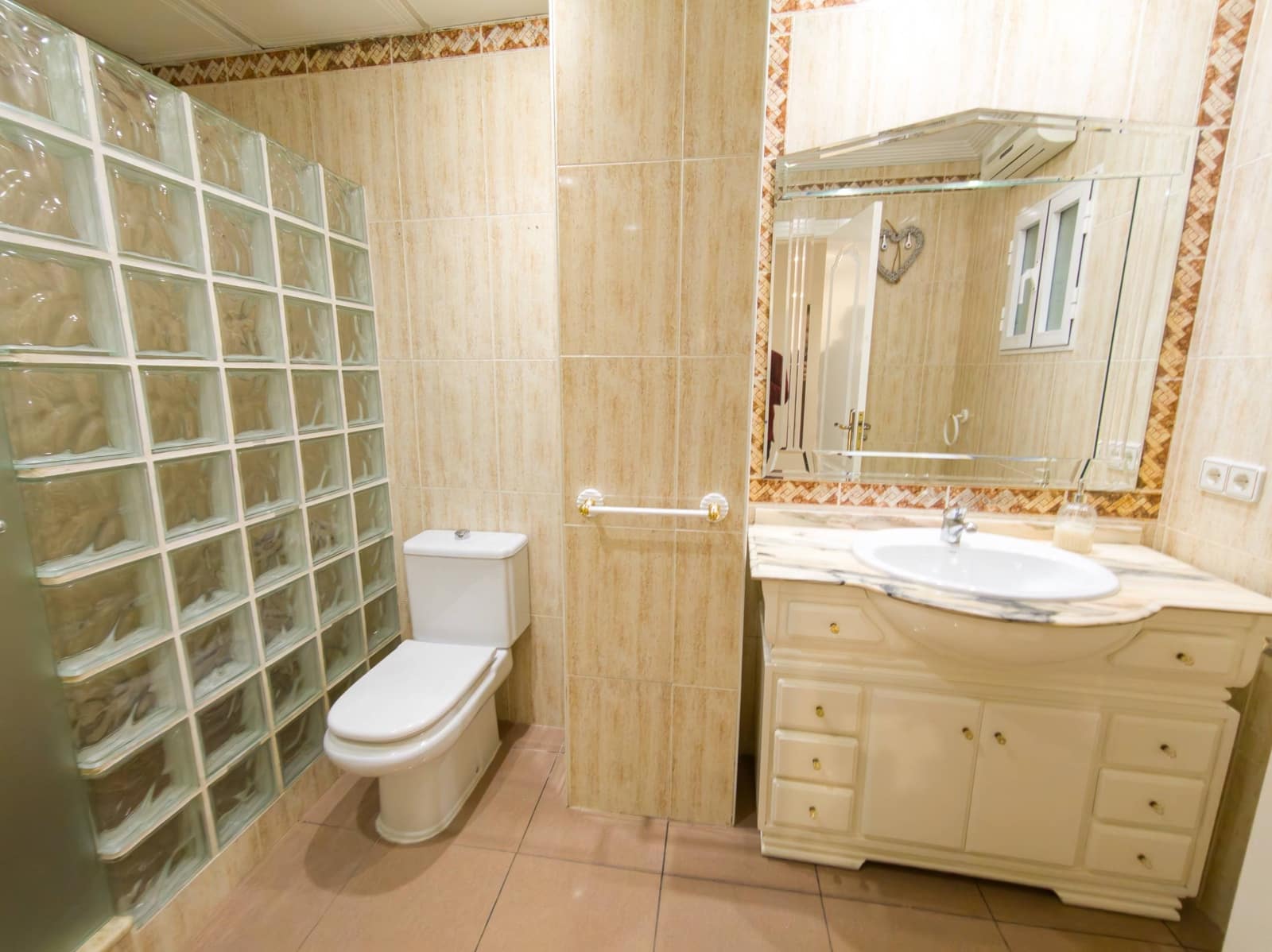 3 sovrum Lägenhet att hyra i Elche / Elx - 950 € (Ref: 9797319)