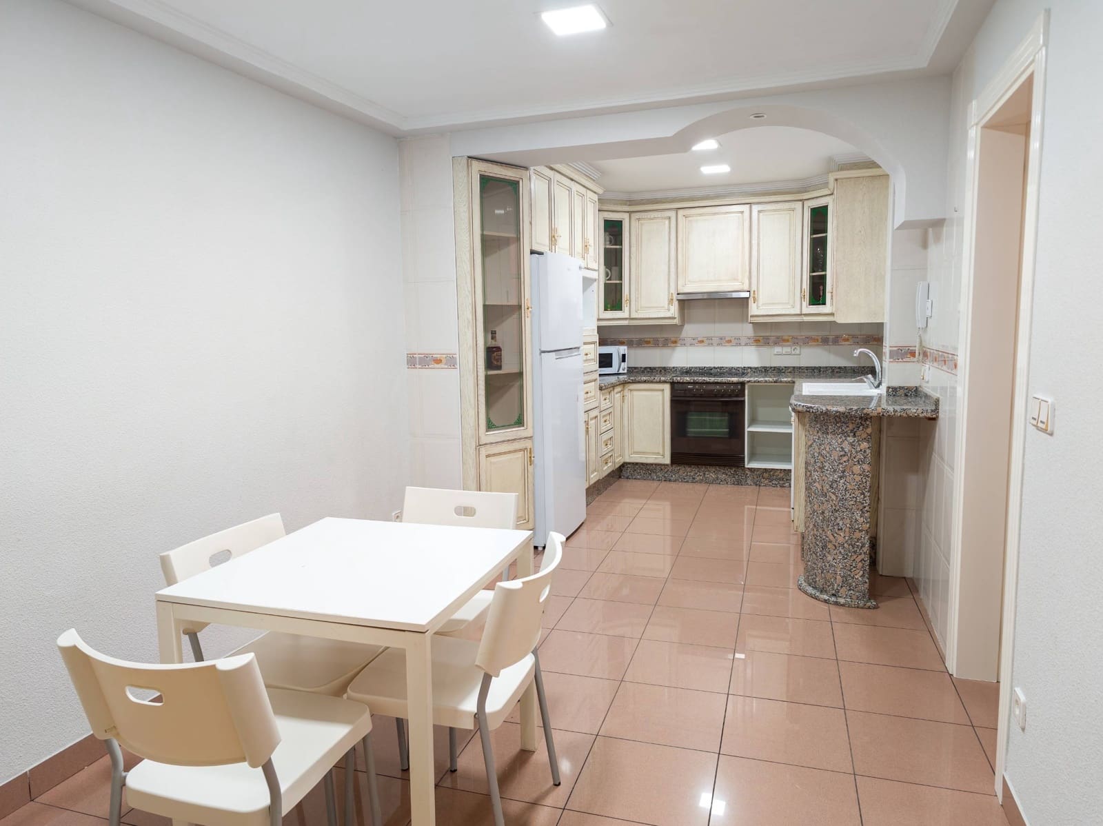 3 sovrum Lägenhet att hyra i Elche / Elx - 950 € (Ref: 9797319)