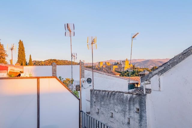 5 bedroom Townhouse for sale in Granada city with garage - € 478,000 (Ref: 10185233)