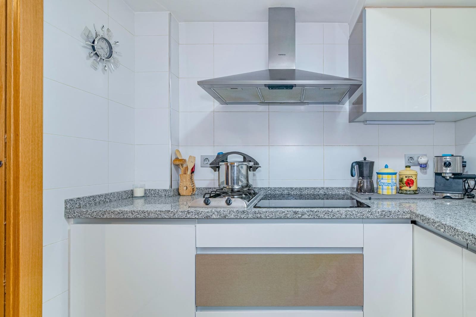 5 bedroom Townhouse for sale in Granada city with garage - € 478,000 (Ref: 10185233)