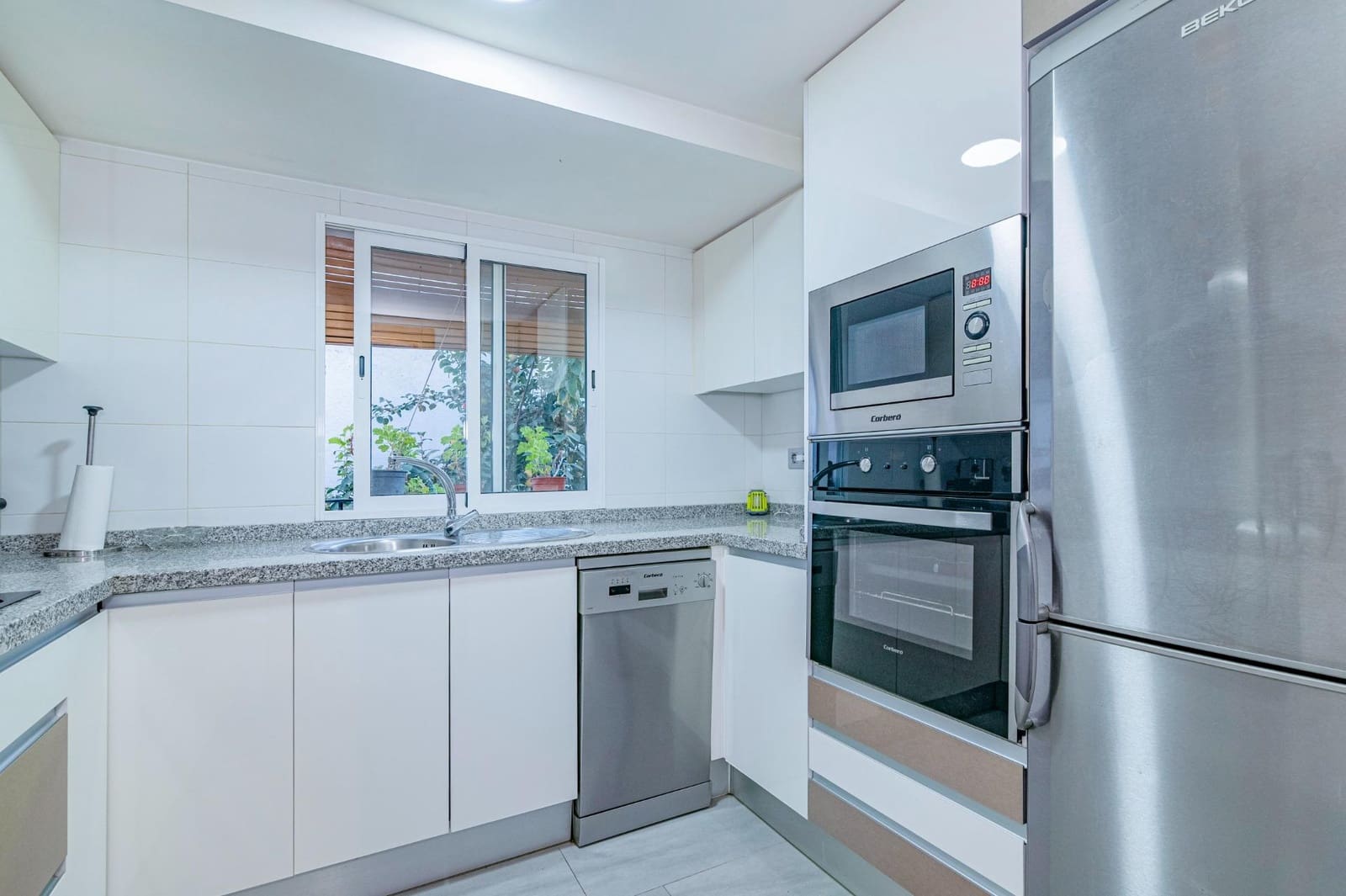 5 bedroom Townhouse for sale in Granada city with garage - € 478,000 (Ref: 10185233)