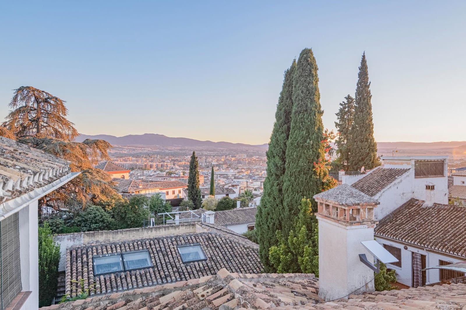 5 bedroom Townhouse for sale in Granada city with garage - € 478,000 (Ref: 10185233)