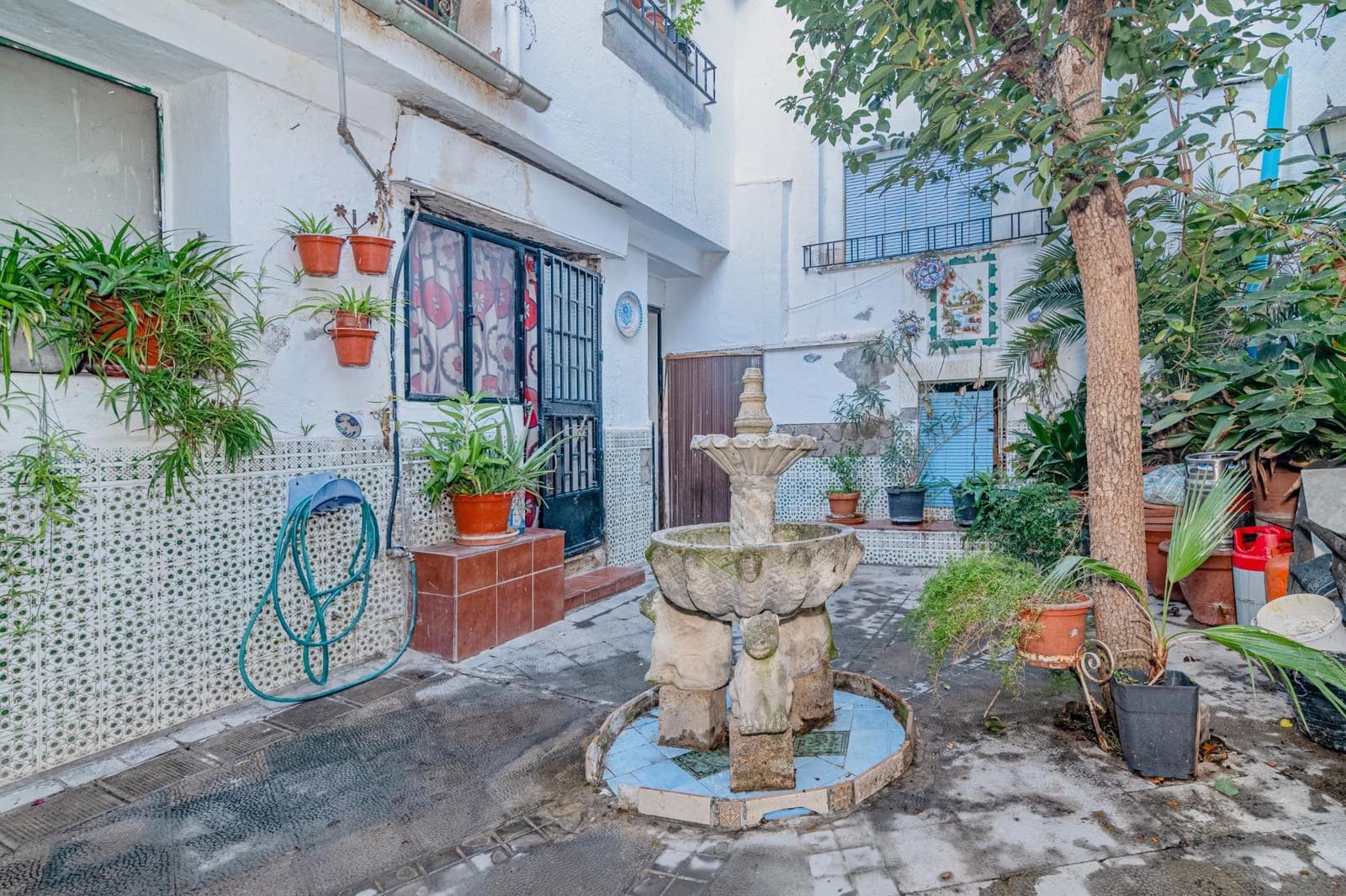 5 bedroom Townhouse for sale in Granada city with garage - € 478,000 (Ref: 10185233)