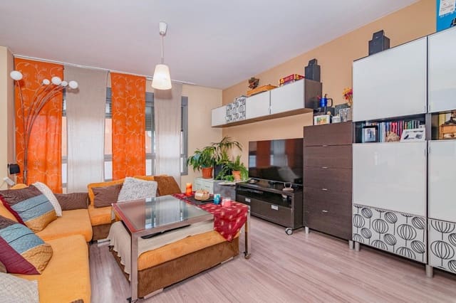 3 bedroom Flat for sale in Granada city with pool garage - € 195,000 (Ref: 10185234)
