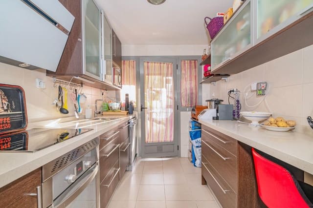 3 bedroom Flat for sale in Granada city with pool garage - € 195,000 (Ref: 10185234)