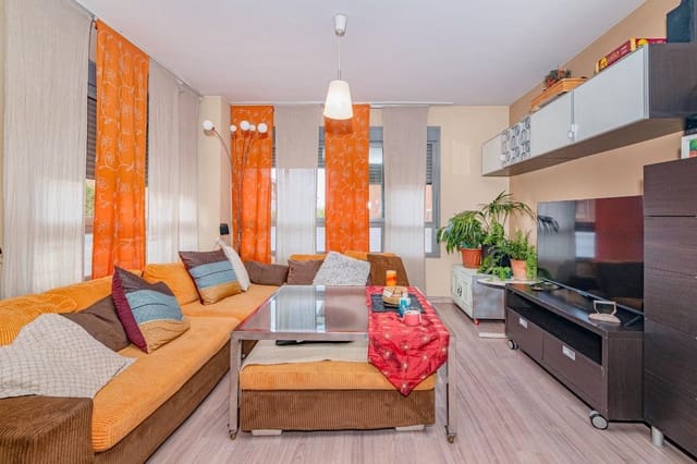 3 bedroom Flat for sale in Granada city with pool garage - € 195,000 (Ref: 10185234)