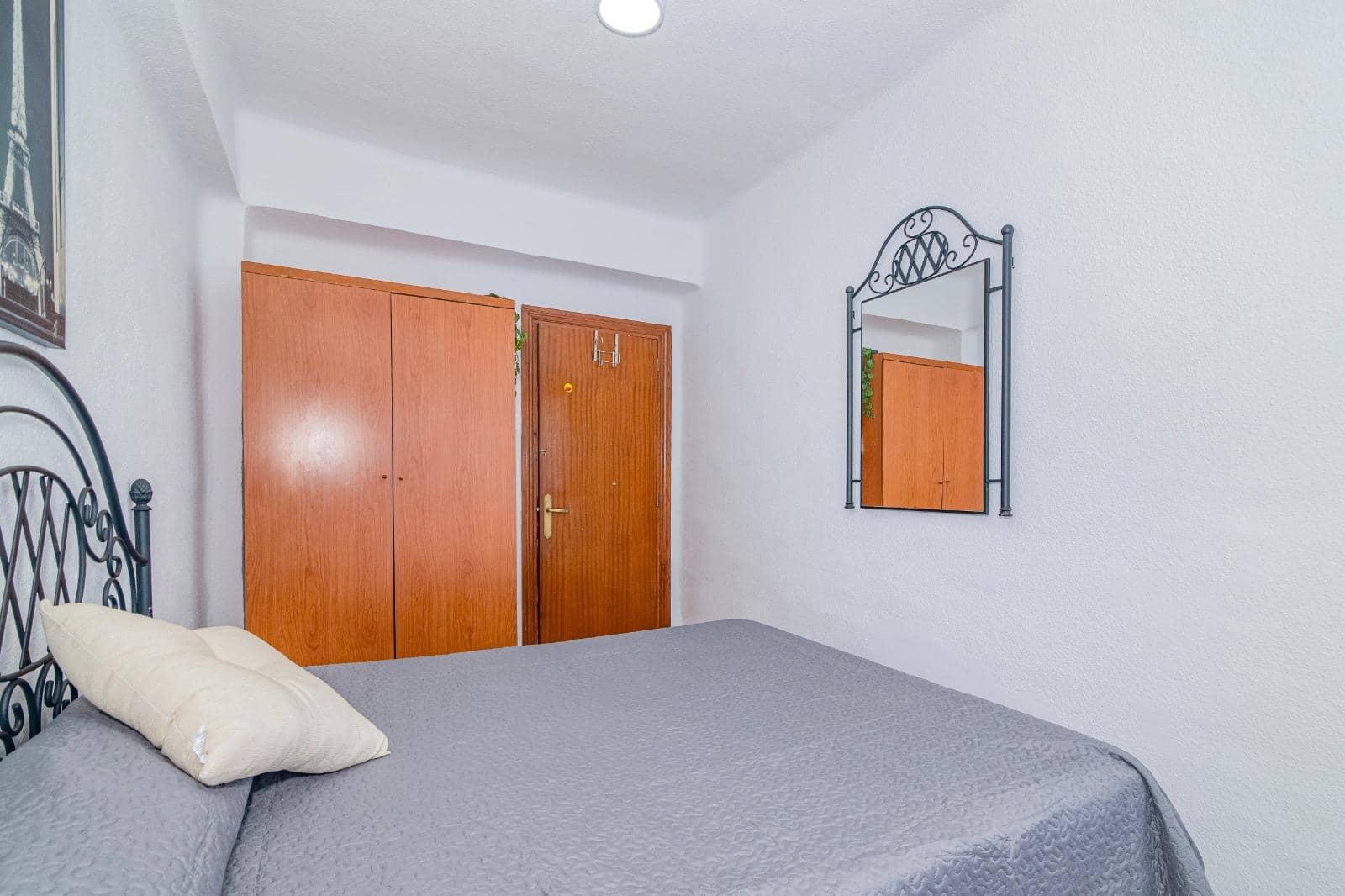 3 bedroom Flat for sale in Granada city - € 145,000 (Ref: 10185237)