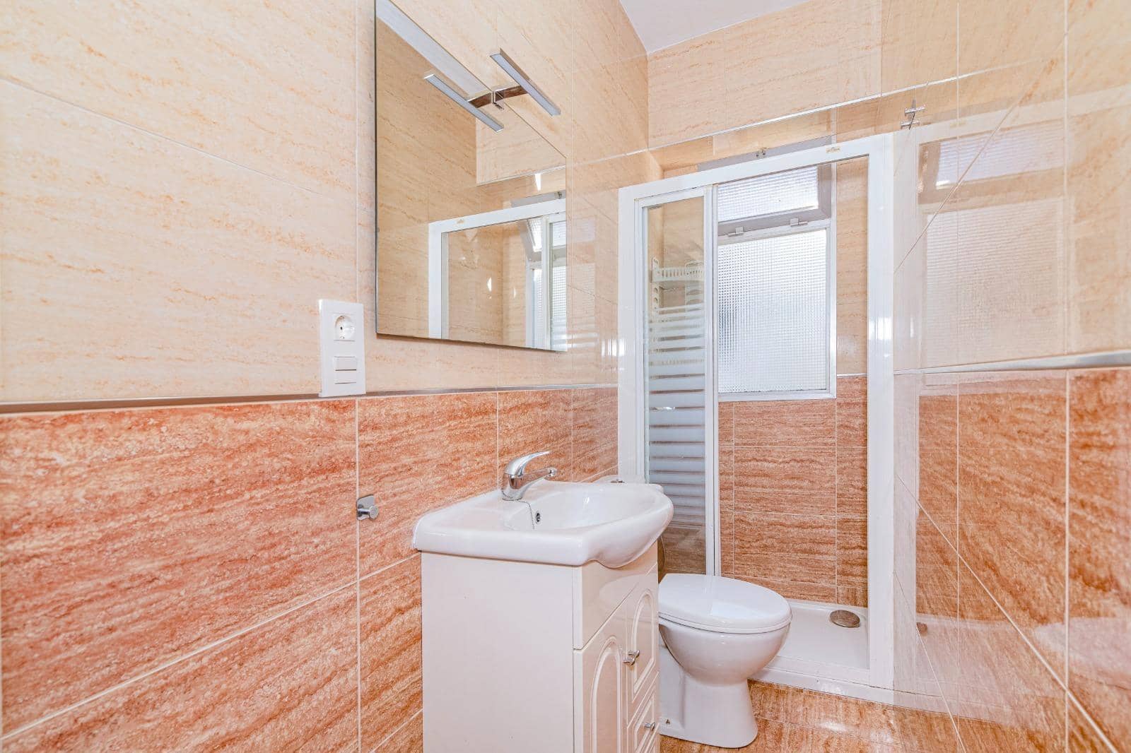3 bedroom Flat for sale in Granada city - € 145,000 (Ref: 10185237)
