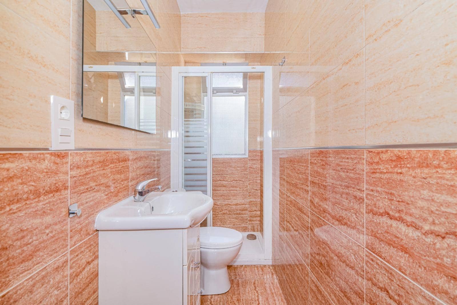 3 bedroom Flat for sale in Granada city - € 145,000 (Ref: 10185237)