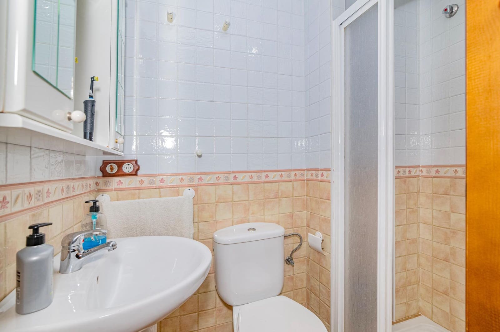Adosado de 3 habitaciones en Peligros en venta con garaje - 277.999 € (Ref: 10185240)