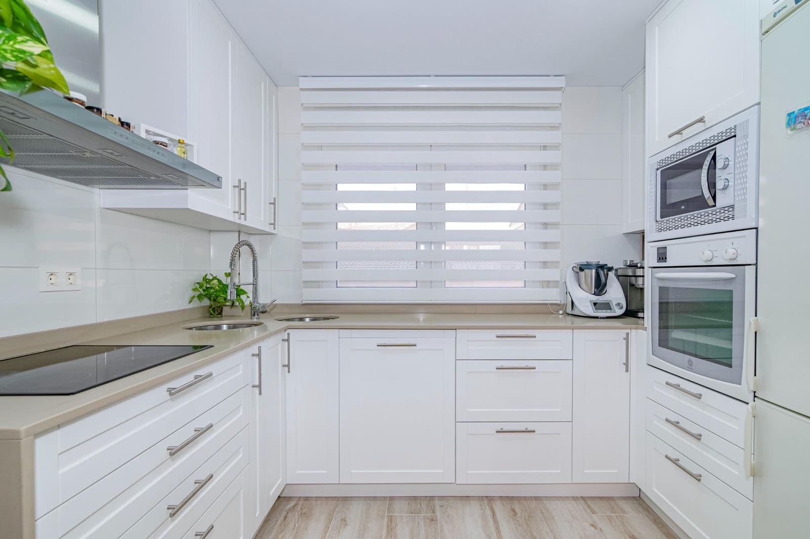 Adosado de 3 habitaciones en Peligros en venta con garaje - 277.999 € (Ref: 10185240)