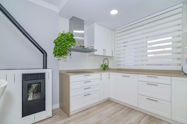 Adosado de 3 habitaciones en Peligros en venta con garaje - 277.999 € (Ref: 10185240)