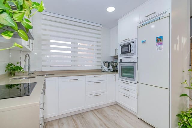 Adosado de 3 habitaciones en Peligros en venta con garaje - 277.999 € (Ref: 10185240)
