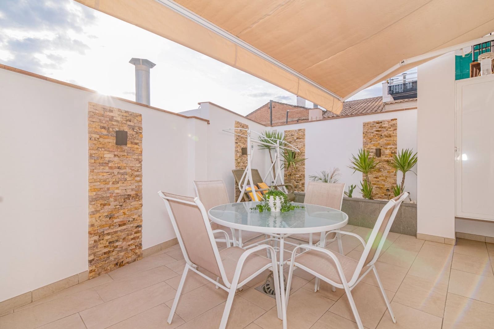 Adosado de 3 habitaciones en Peligros en venta con garaje - 277.999 € (Ref: 10185240)