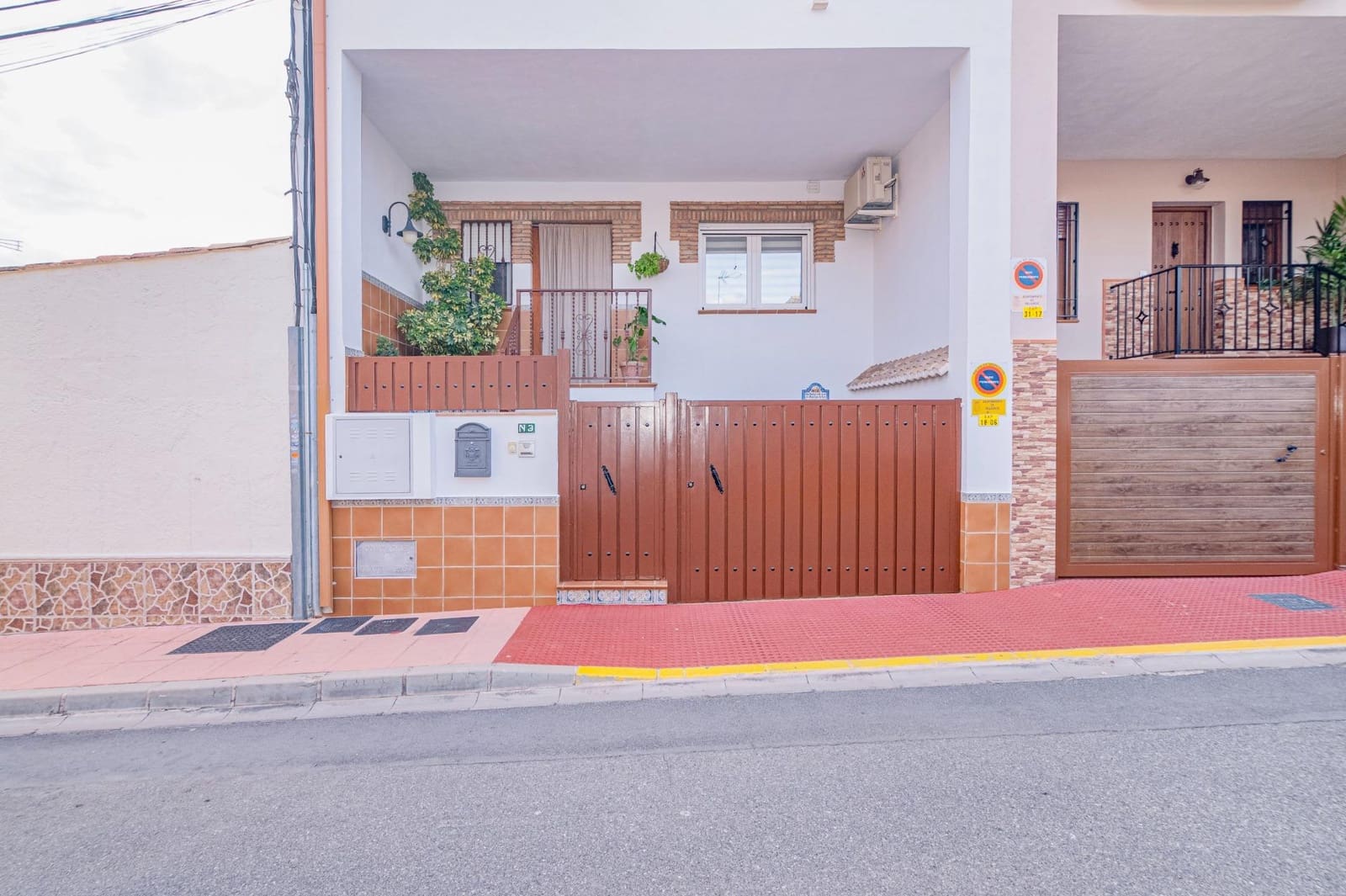 Adosado de 3 habitaciones en Peligros en venta con garaje - 277.999 € (Ref: 10185240)