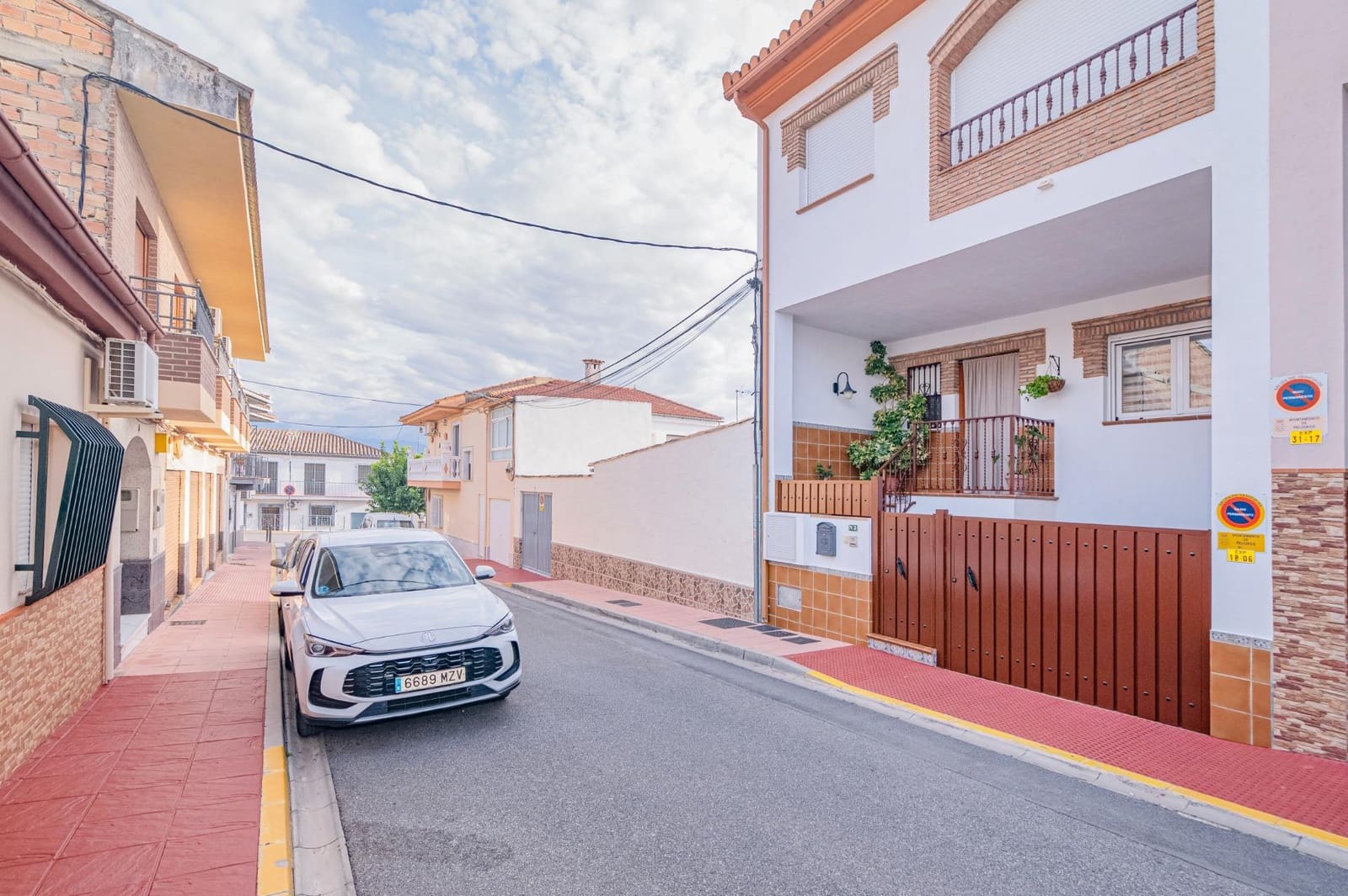 Adosado de 3 habitaciones en Peligros en venta con garaje - 277.999 € (Ref: 10185240)