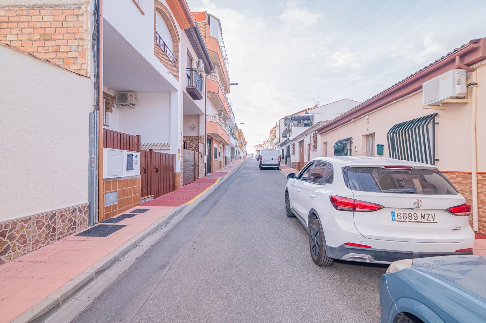 Adosado de 3 habitaciones en Peligros en venta con garaje - 277.999 € (Ref: 10185240)