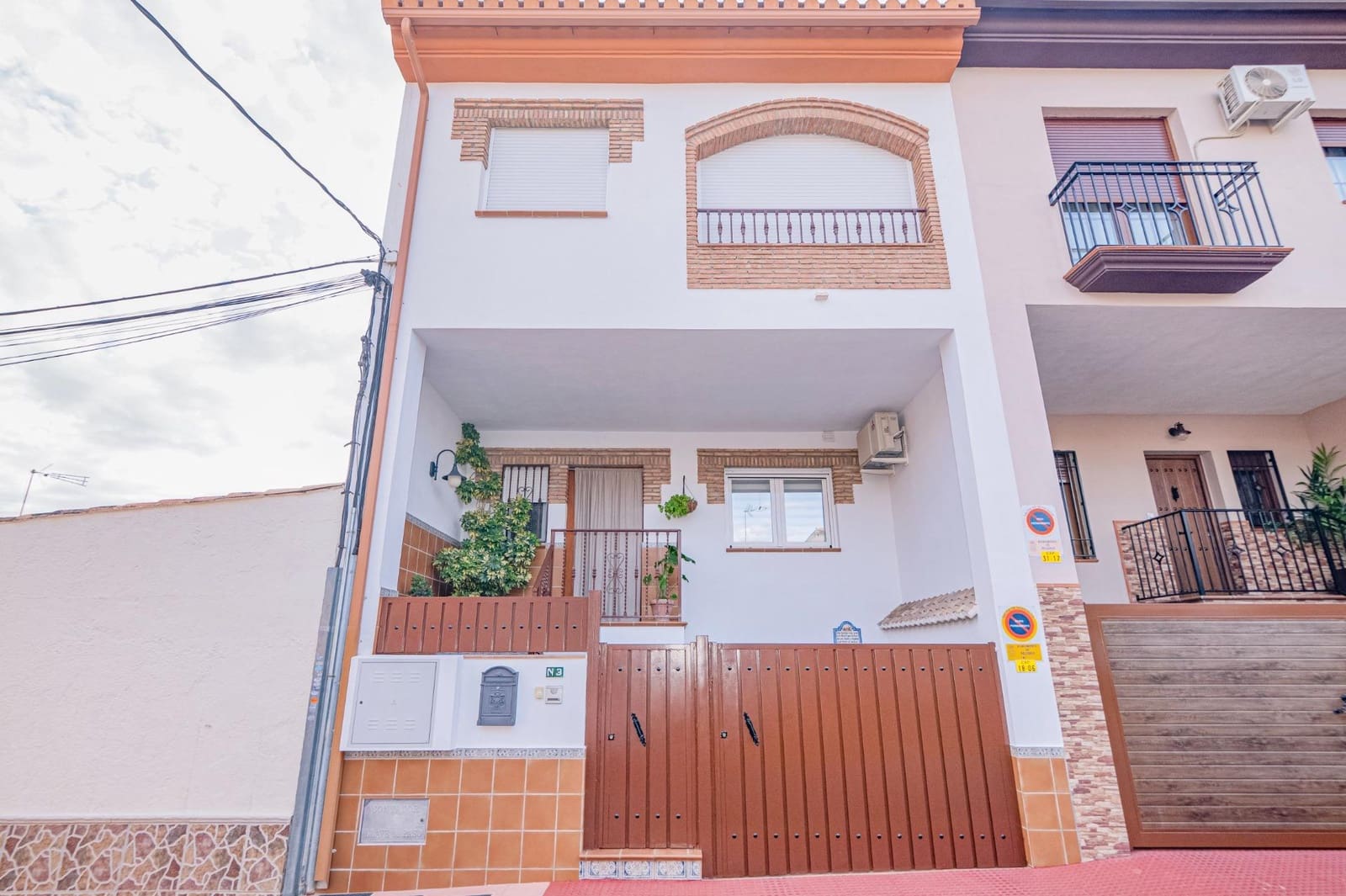 Adosado de 3 habitaciones en Peligros en venta con garaje - 277.999 € (Ref: 10185240)