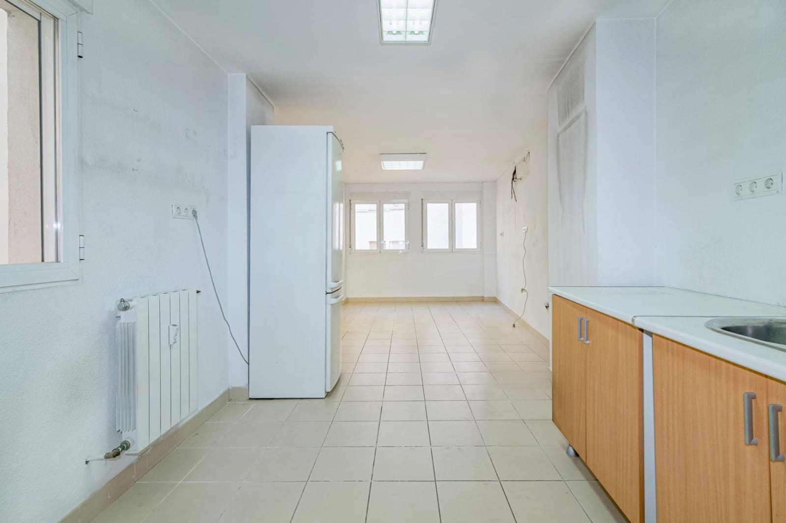 3 camera da letto Ufficio da affittare in Granada citta - 950 € (Rif: 10185244)