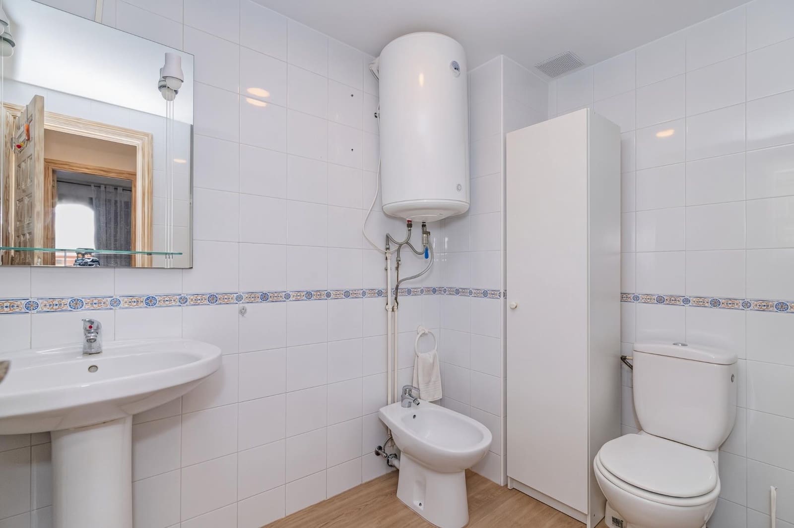 2 bedroom Flat for sale in Granada city - € 250,000 (Ref: 10185247)