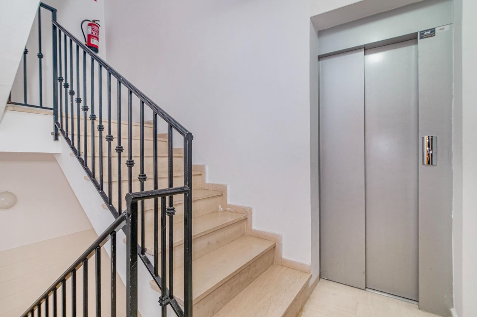 2 bedroom Flat for sale in Granada city - € 250,000 (Ref: 10185247)