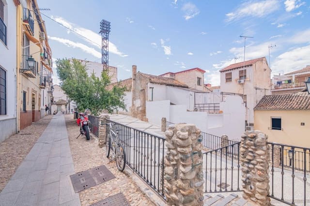 2 bedroom Flat for sale in Granada city - € 250,000 (Ref: 10185247)