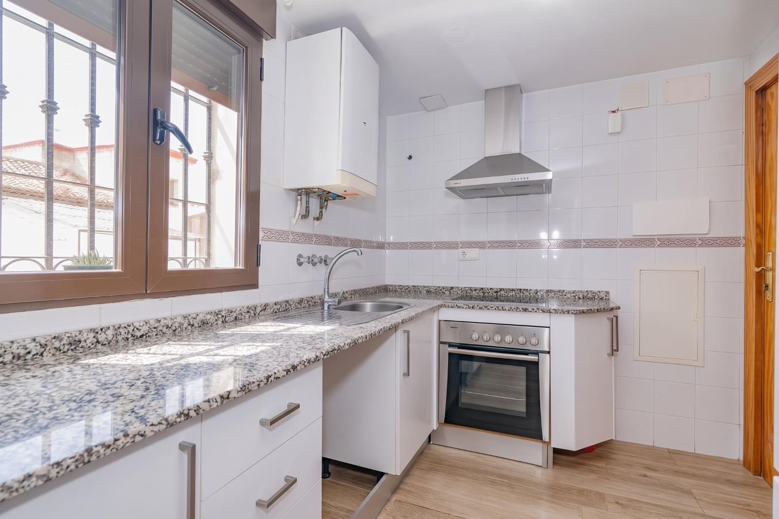 2 bedroom Flat for sale in Granada city - € 250,000 (Ref: 10185247)