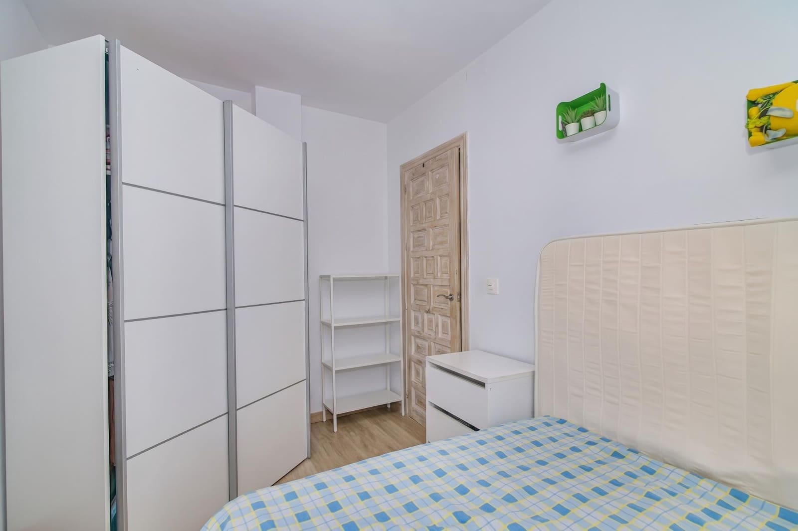 2 bedroom Flat for sale in Granada city - € 250,000 (Ref: 10185247)