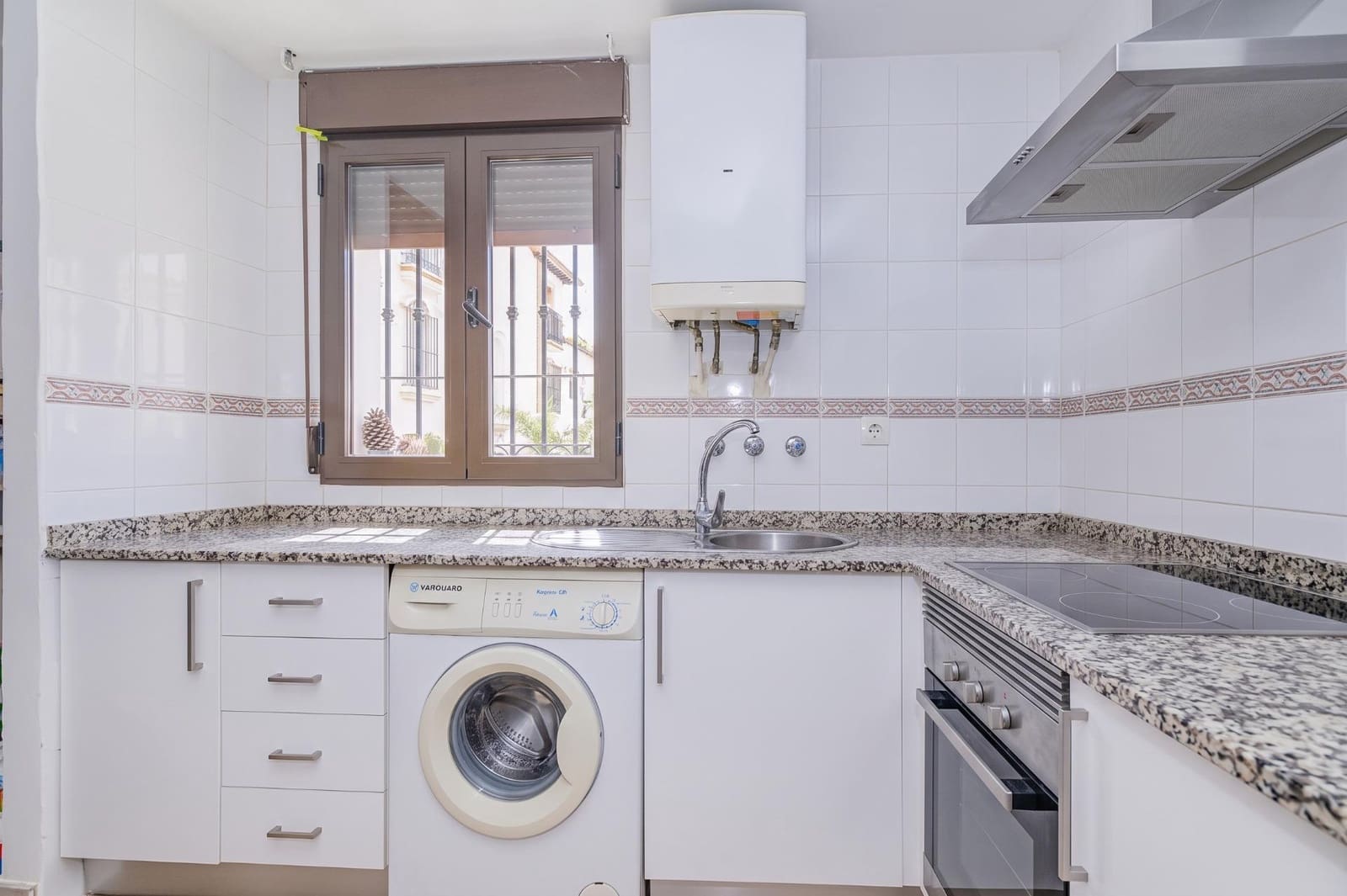 2 bedroom Flat for sale in Granada city - € 250,000 (Ref: 10185247)