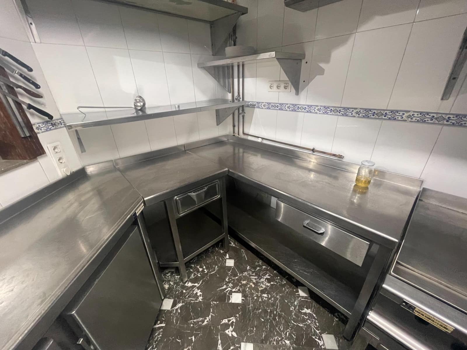 Empresa para venda em Granada cidade com garagem - 200 000 € (Ref: 10185250)