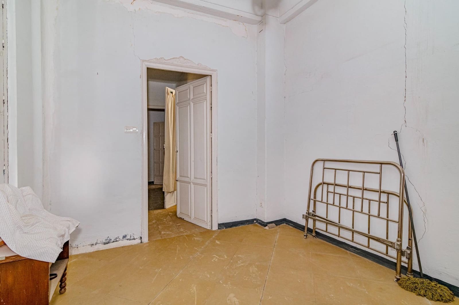 16 bedroom Apartment for sale in Granada city - € 3,000,000 (Ref: 10185251)