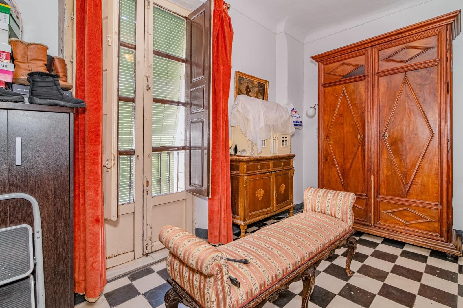 16 bedroom Apartment for sale in Granada city - € 3,000,000 (Ref: 10185251)