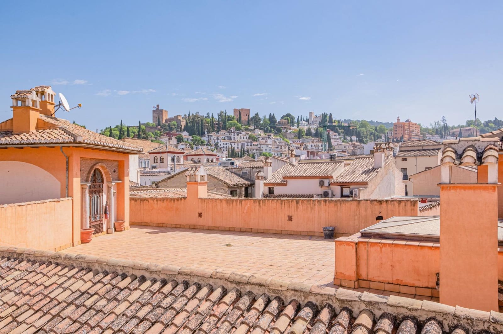 16 bedroom Apartment for sale in Granada city - € 3,000,000 (Ref: 10185251)