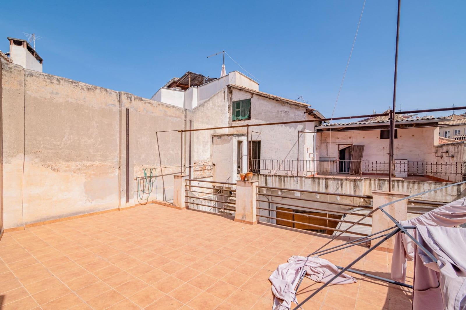 16 bedroom Apartment for sale in Granada city - € 3,000,000 (Ref: 10185251)