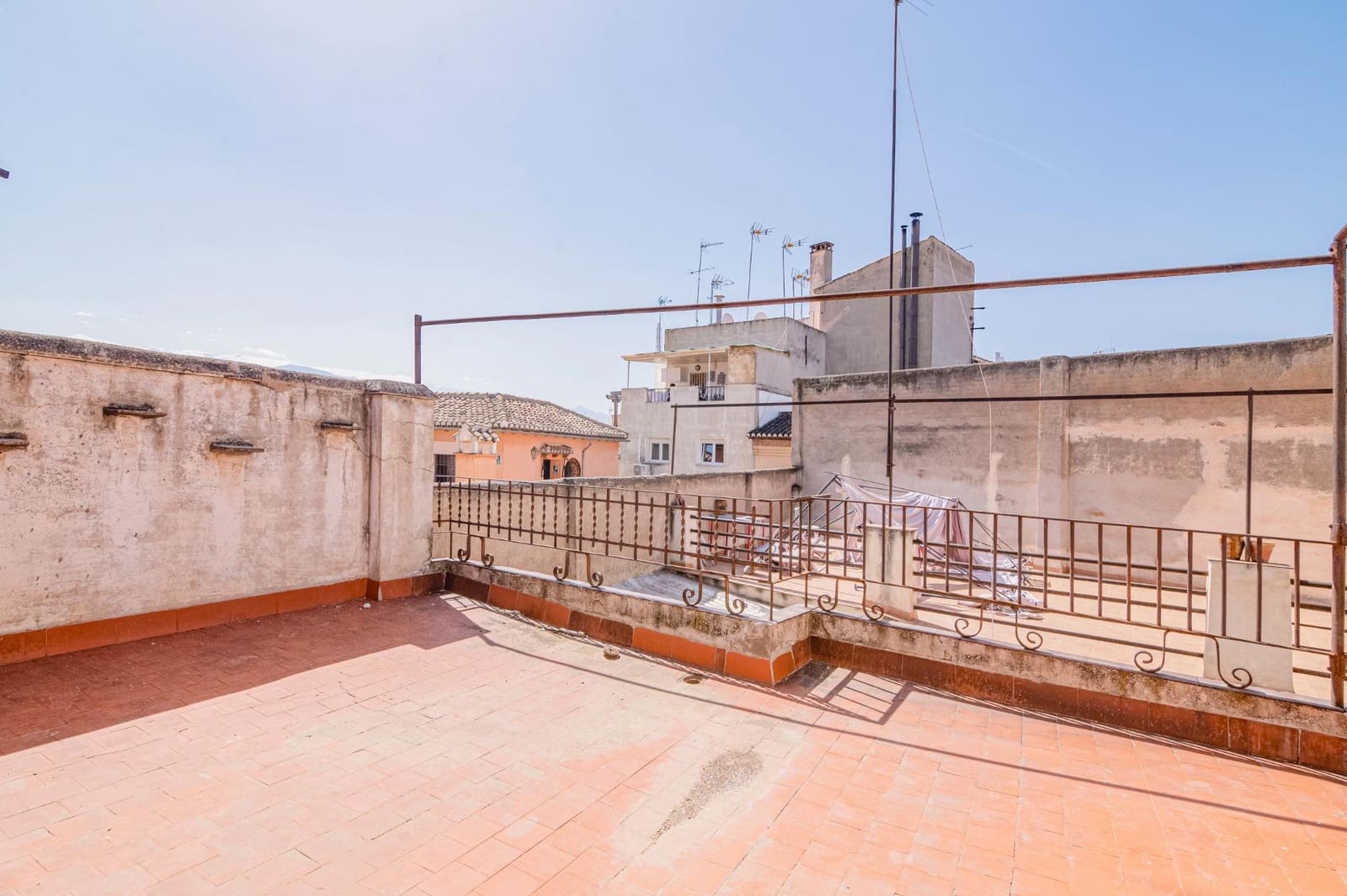 16 bedroom Apartment for sale in Granada city - € 3,000,000 (Ref: 10185251)