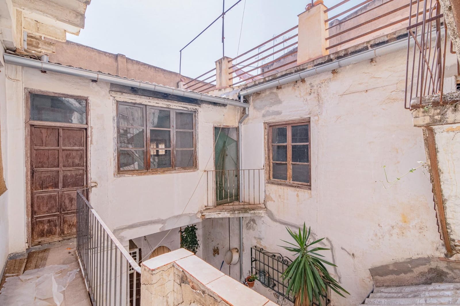 16 bedroom Apartment for sale in Granada city - € 3,000,000 (Ref: 10185251)