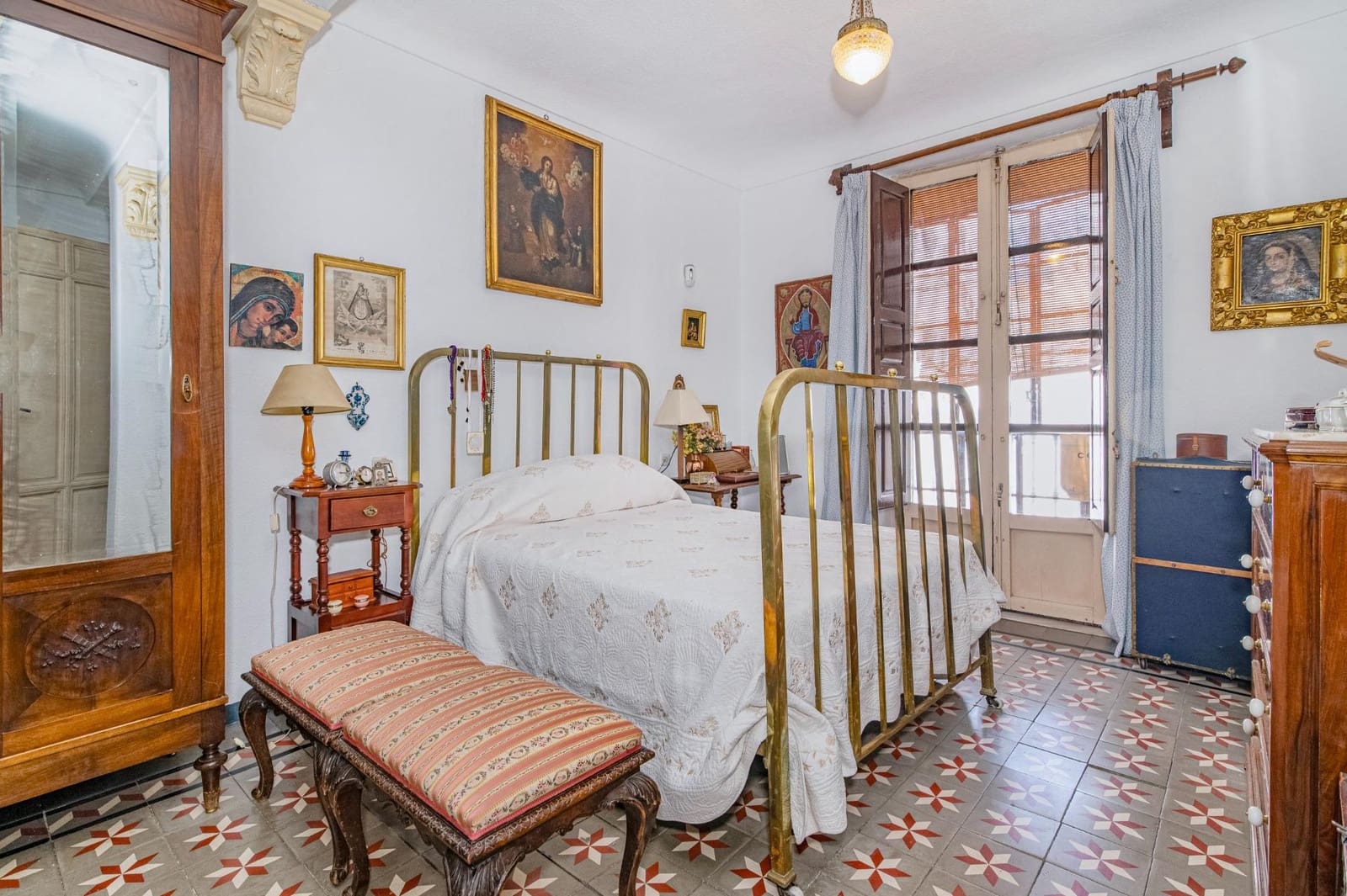 16 bedroom Apartment for sale in Granada city - € 3,000,000 (Ref: 10185251)