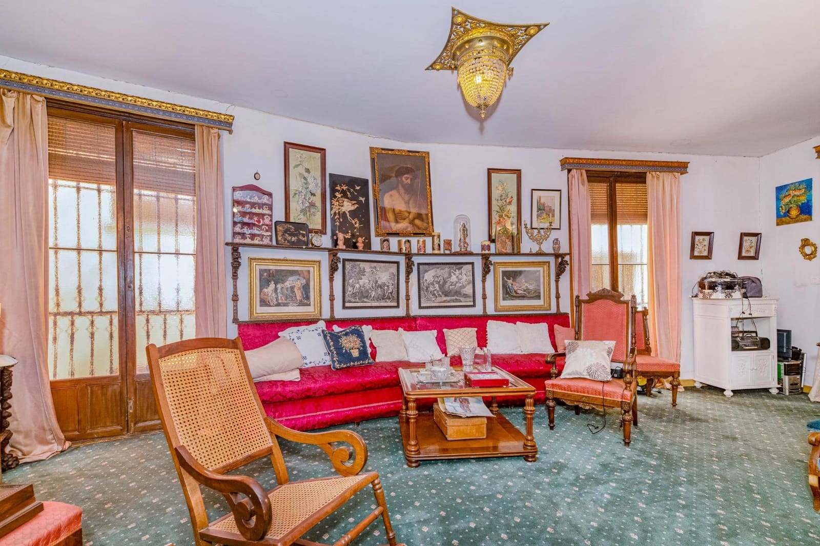 16 bedroom Apartment for sale in Granada city - € 3,000,000 (Ref: 10185251)