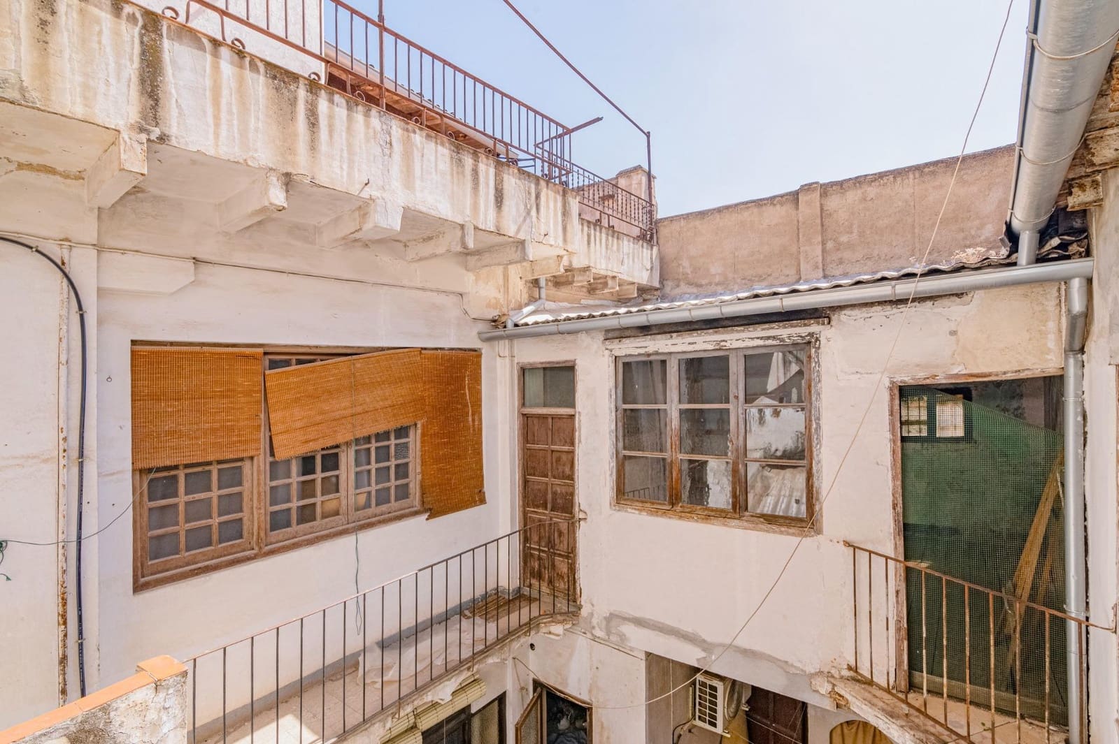 16 bedroom Apartment for sale in Granada city - € 3,000,000 (Ref: 10185251)