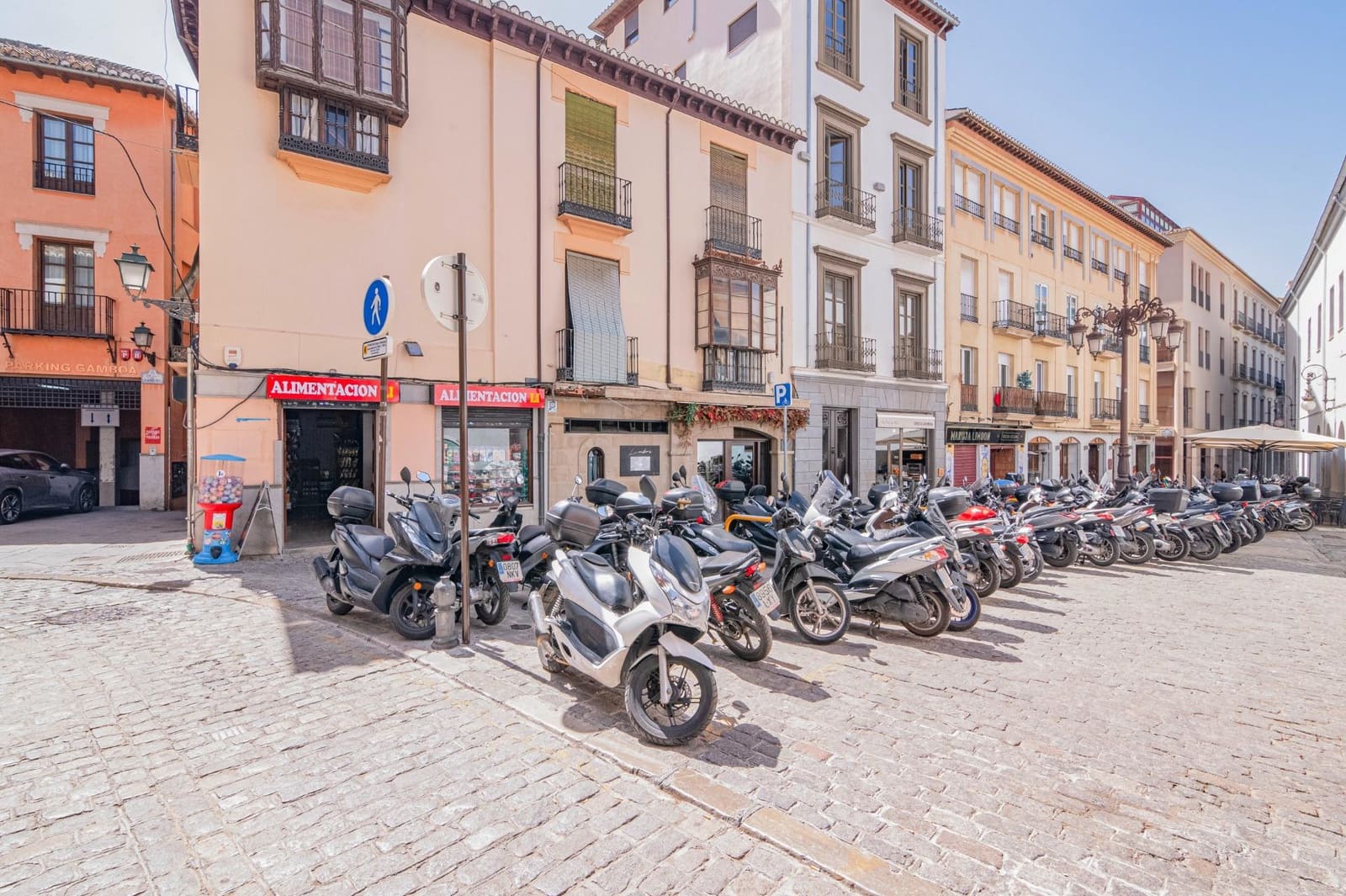 16 bedroom Apartment for sale in Granada city - € 3,000,000 (Ref: 10185251)