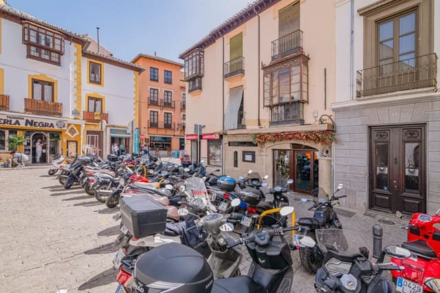 16 bedroom Apartment for sale in Centro, Granada city - € 3,000,000 (Ref: 10185251)