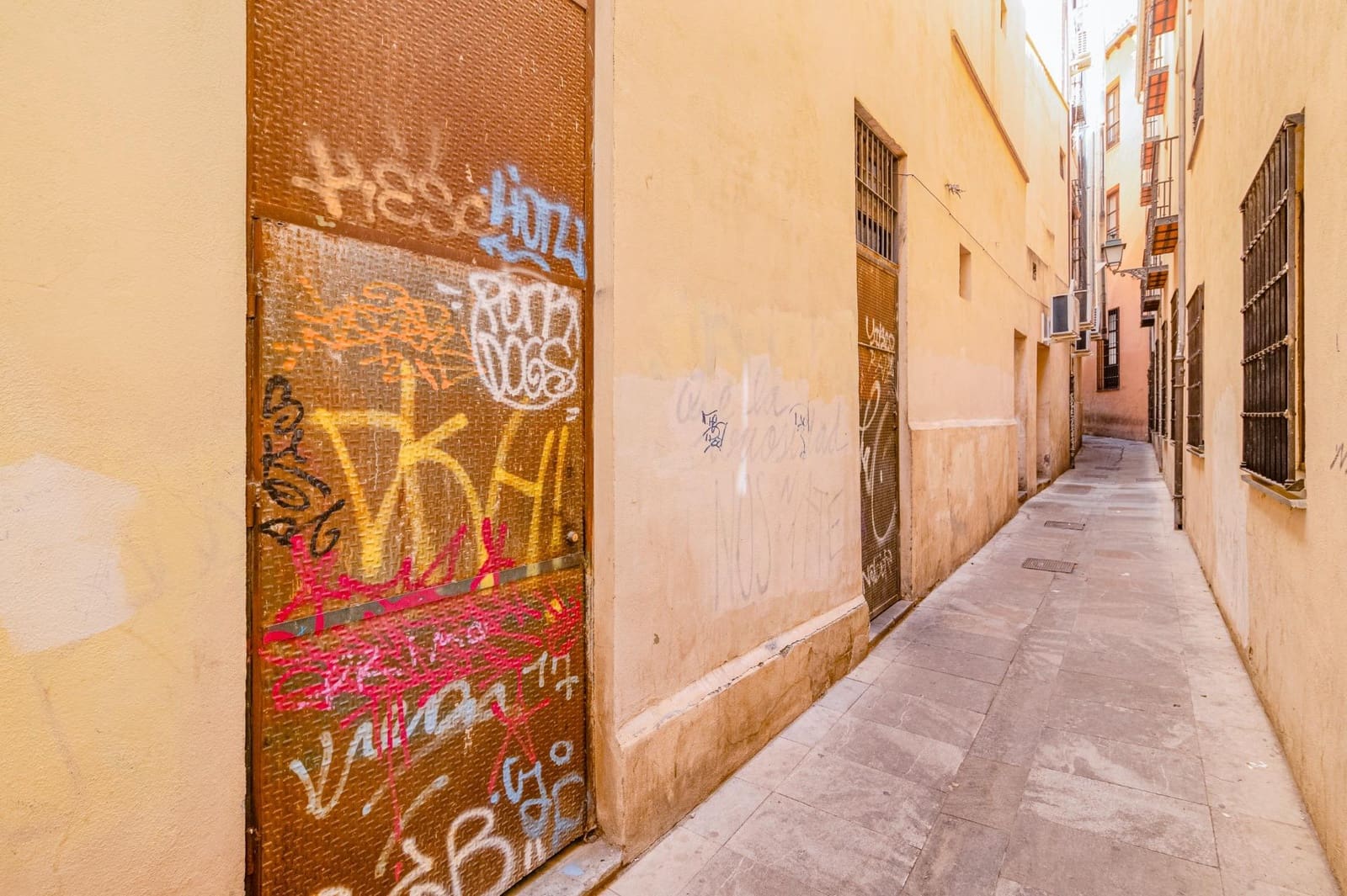 16 bedroom Apartment for sale in Granada city - € 3,000,000 (Ref: 10185251)