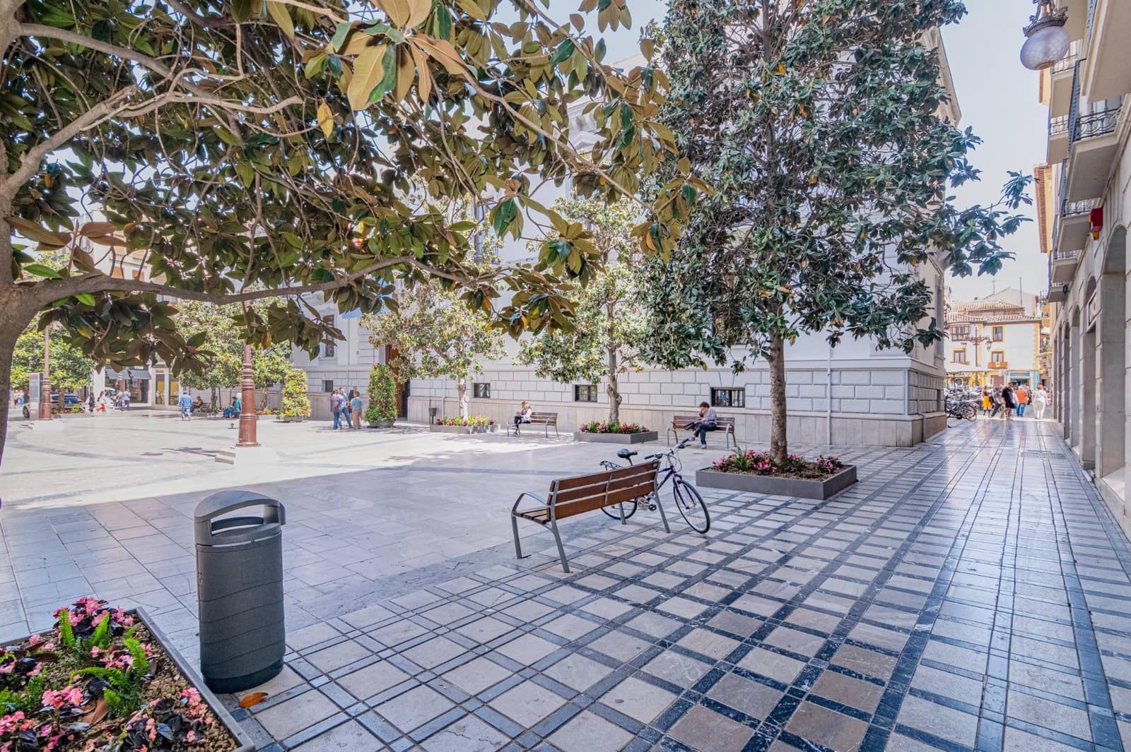 16 bedroom Apartment for sale in Granada city - € 3,000,000 (Ref: 10185251)