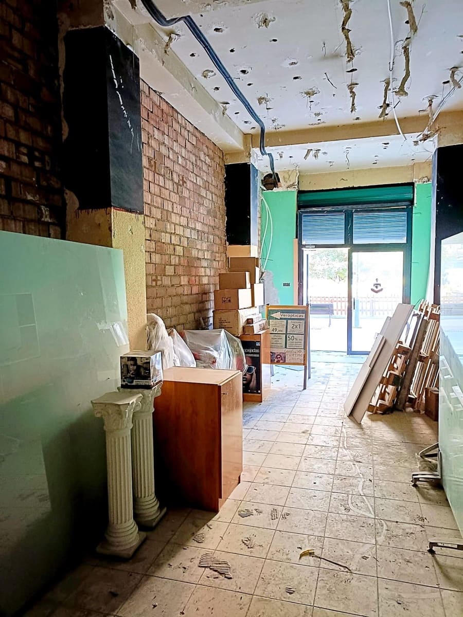 Commercial for rent in Granada city - € 700 (Ref: 10185252)